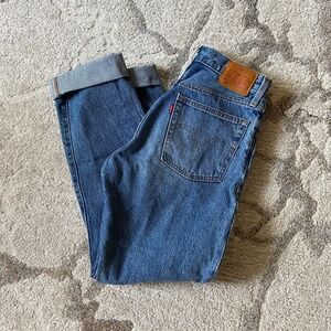 Levi's // Slightly Distressed 501 Jeans // Size 25